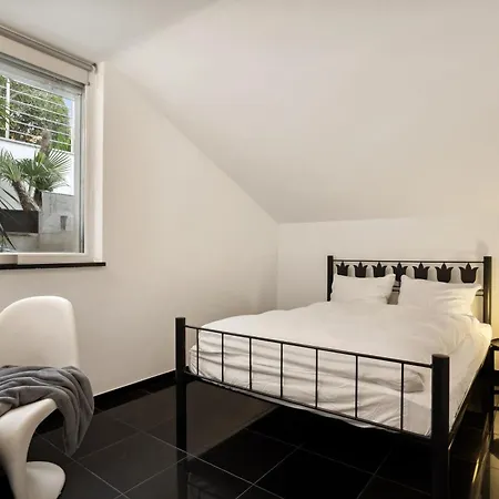 דירה Apartmaji - Mansion