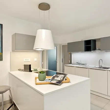 Apartmaji - Mansion דירה