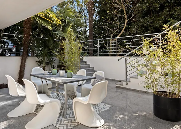 Lägenhet Apartmaji - Mansion *